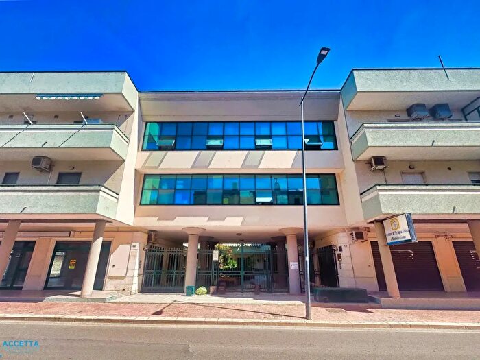 Appartamento trilocale in vendita in Via Roma, San Giorgio Ionico