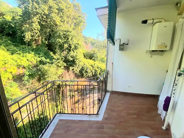 Appartamento bilocale in vendita in Via Costantino, Napoli