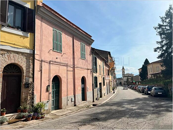 Appartamento trilocale in vendita in Via Umberto I Civitella San Paolo, Civitella San Paolo