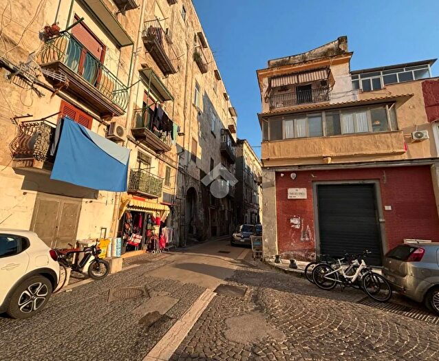 Appartamento con 6 locali in vendita in Corso Sirena, Napoli