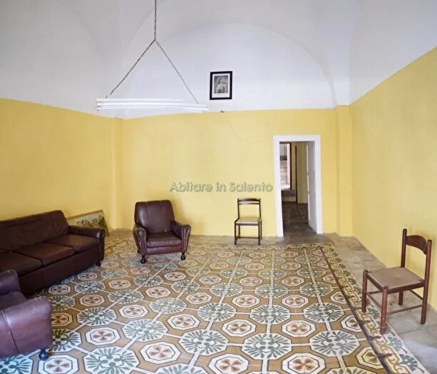 Casa con 8 locali in vendita in Salve