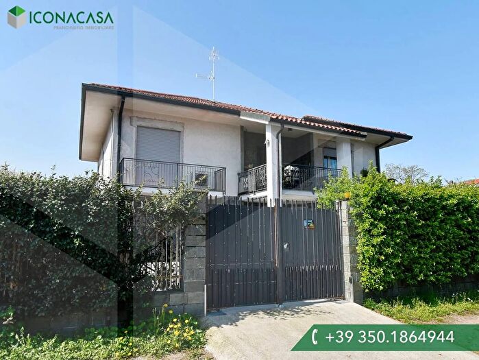 Casa con 6 locali in vendita in Via Ovidio, Parabiago