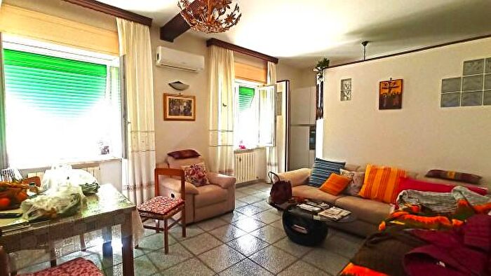 Appartamento trilocale in vendita in Via Leonardo da Vinci, Campiglia Marittima