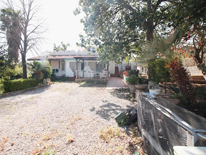 Casa con 10 locali in vendita in Via Piano Sperone, Altavilla Milicia