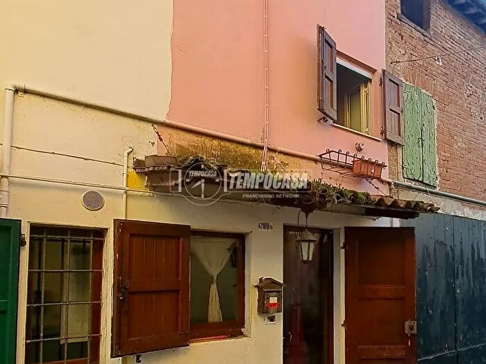 Appartamento trilocale in vendita in Via Vignolese, Modena