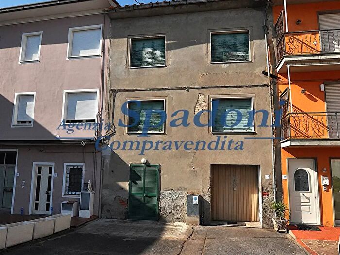 Casa con 10 locali in vendita in Via Garibaldi, Ponte Buggianese