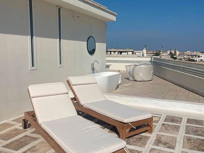 Appartamento quadrilocale in affitto in Via Largò Macchiavelli, Centro, Carovigno