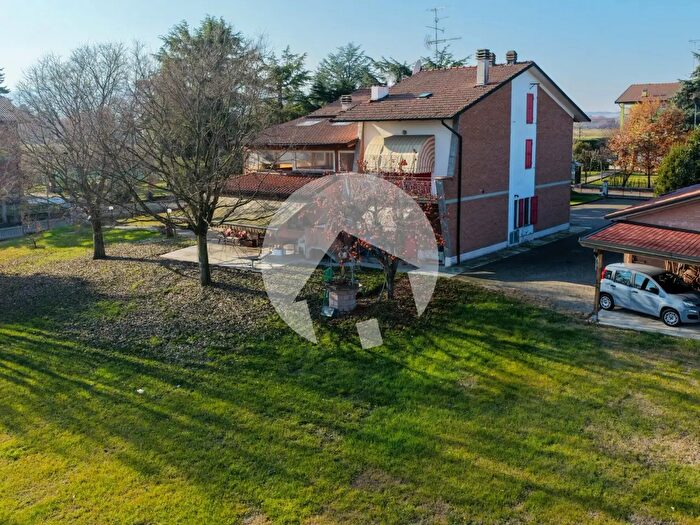 Casa con 15 locali in vendita in Via Pilati, Scandiano
