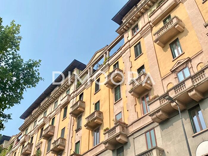 Appartamento trilocale in vendita in Viale Mugello, Milano