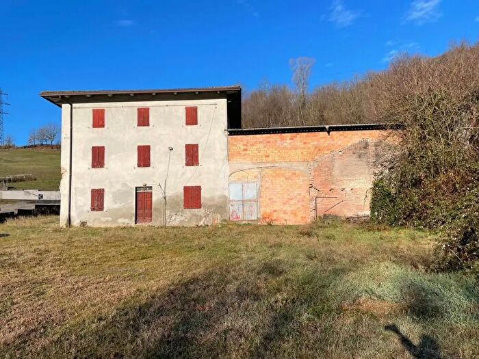 Casa con 5 locali in vendita in Via Valtermina, Traversetolo