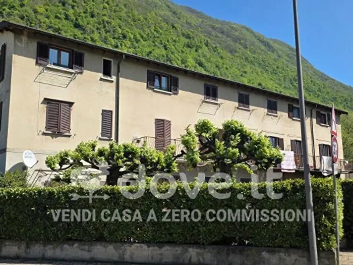 Appartamento bilocale in vendita in Via XXV Aprile, Laveno Mombello