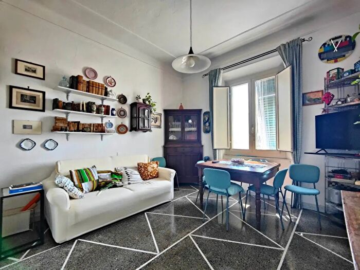 Appartamento con 6 locali in vendita in Via Corridoni, Pisa