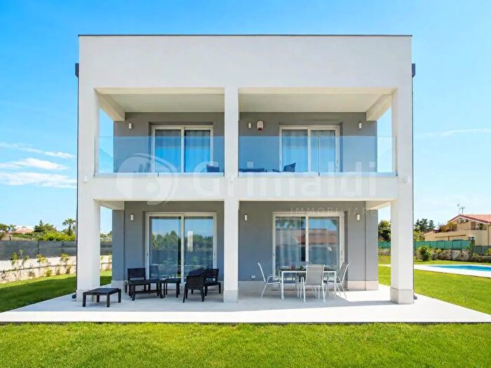 Casa con 8 locali in affitto in Siracusa