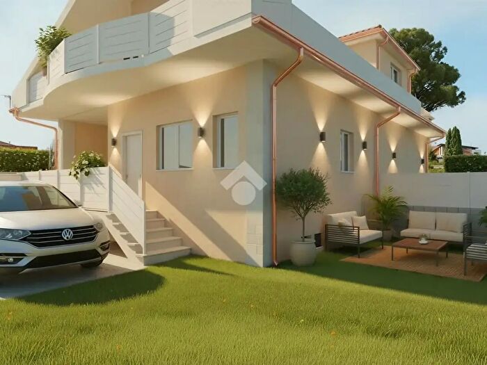 Casa con 5 locali in vendita in Via Cappalonga, Ciampino
