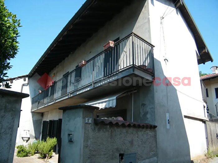 Casa con 5 locali in vendita in Varallo Pombia