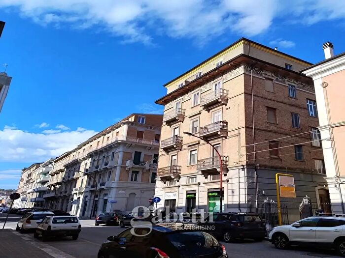 Appartamento con 6 locali in vendita in Via Umberto I, Campobasso