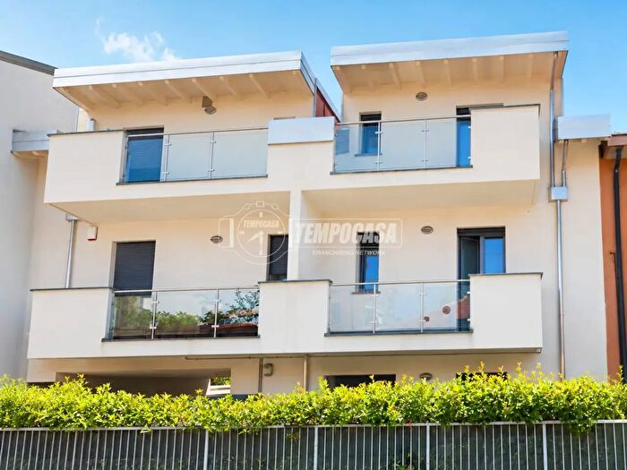 Appartamento trilocale in vendita in Via Magenta, Muggiò