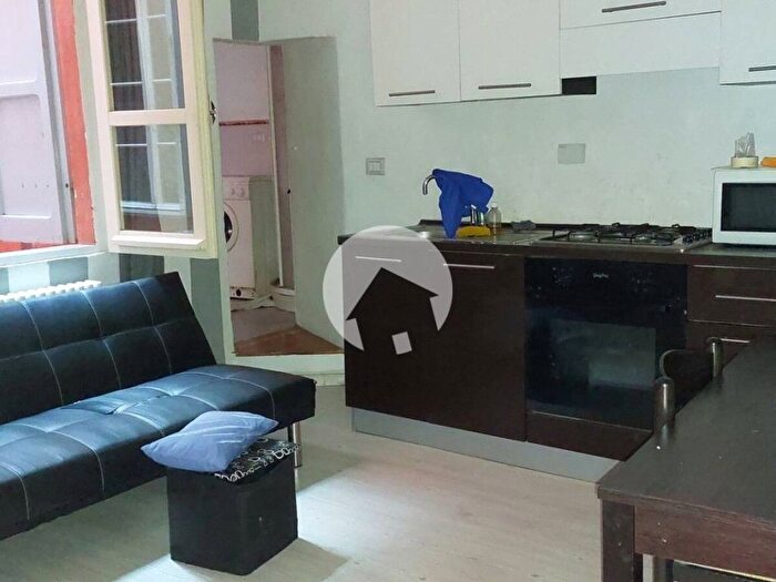 Appartamento trilocale in affitto in Via Bardi, Centro Storico, Reggio Emilia