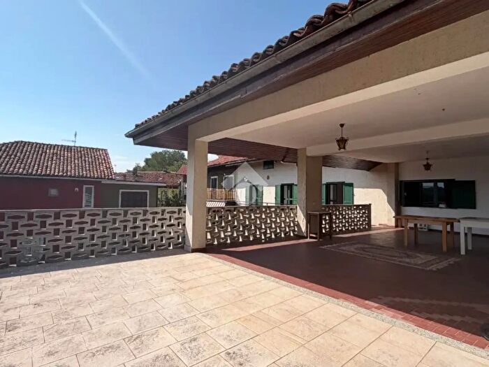 Casa con 6 locali in vendita in Strada Cimenasco, Castagneto Po
