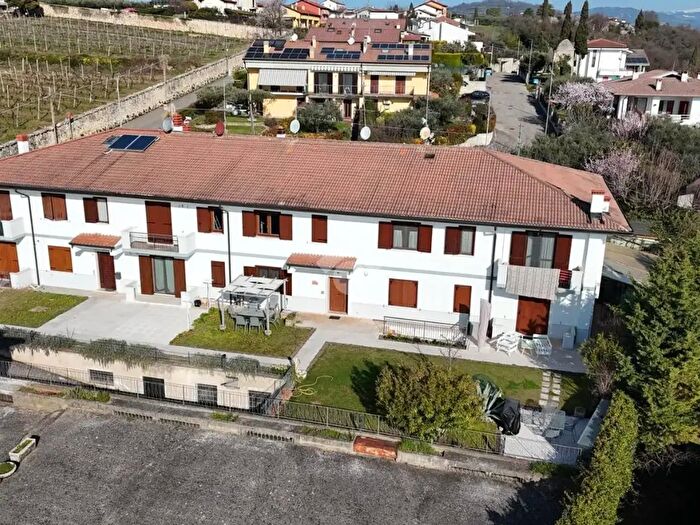 Appartamento trilocale in vendita in Via Monticelli, Lavagno