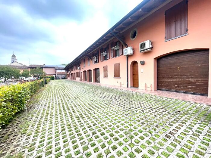 Appartamento trilocale in vendita in Via Don Mario Bozzuffi, Corte De Frati