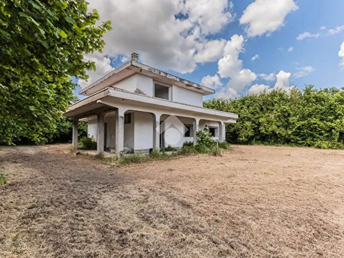 Casa con 8 locali in vendita in Via SantAngelo, Bassano Romano