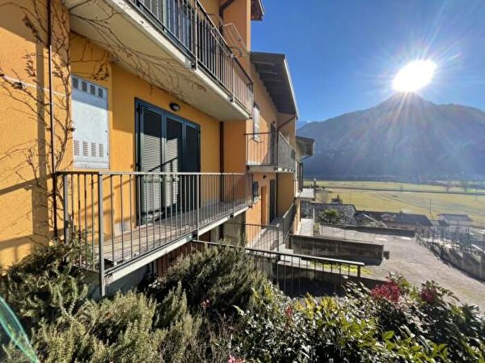 Appartamento trilocale in vendita in Via Valeriana, Dubino