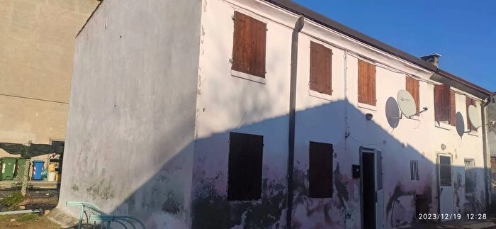 Casa quadrilocale in vendita in Corso Cesare Battisti, Sanguinetto