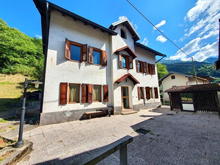 Casa con 5 locali in vendita in Via Alessandro Manzoni, Paularo