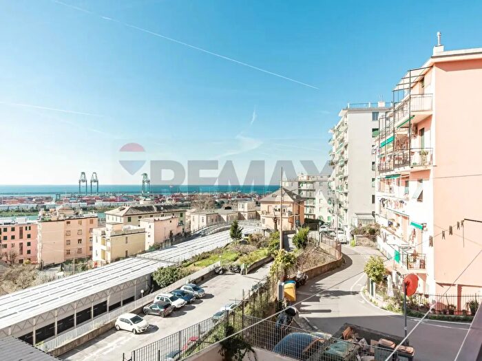 Appartamento quadrilocale in vendita in Via Ambrogio Negrone, Genova