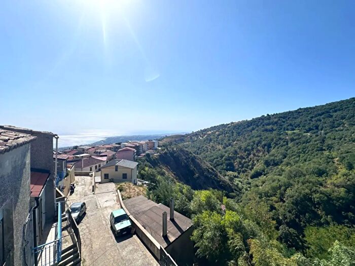 Appartamento trilocale in vendita in Vicolo Italo Balbo, Montepaone
