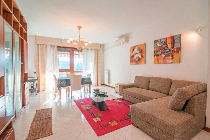 Appartamento trilocale in affitto in Via Giovanni Pascoli, Centro, San Donato Milanese