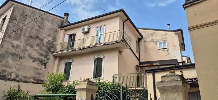 Appartamento con 6 locali in vendita in Via Filippo Rosa Morando, Verona