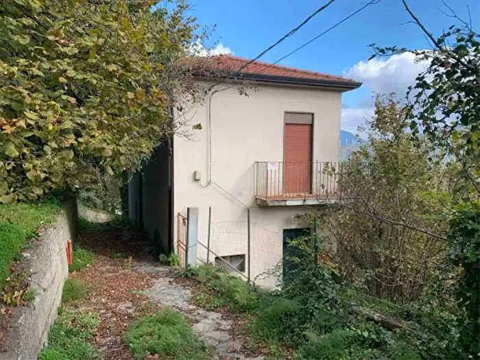 Casa con 6 locali in vendita in Fondachelli Fantina
