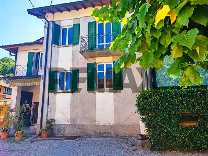 Appartamento con 5 locali in vendita in Via Brugnoni, Besozzo