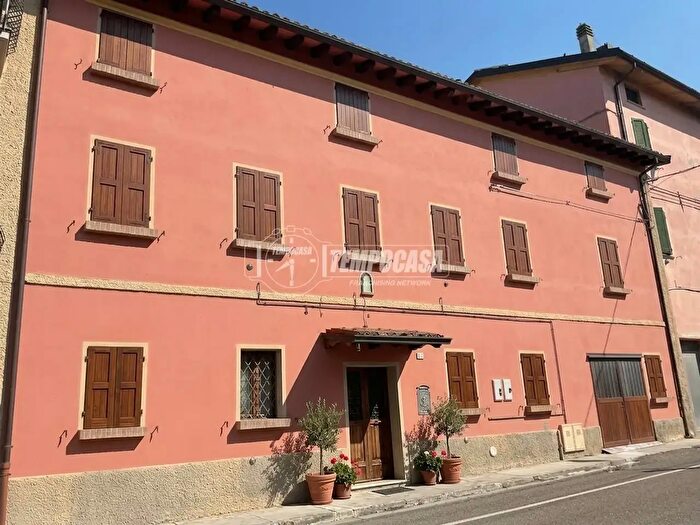 Casa con 5 locali in vendita in Via Taddei Puianello, Quattro Castella