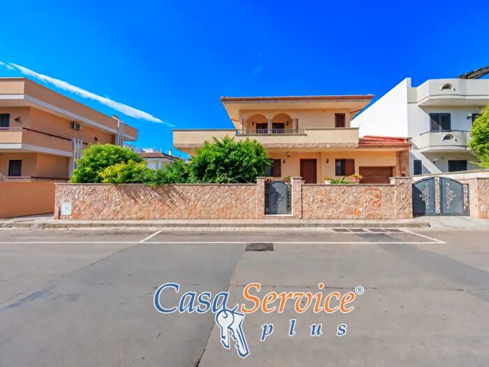 Casa con 10 locali in vendita in Via Piave, Matino