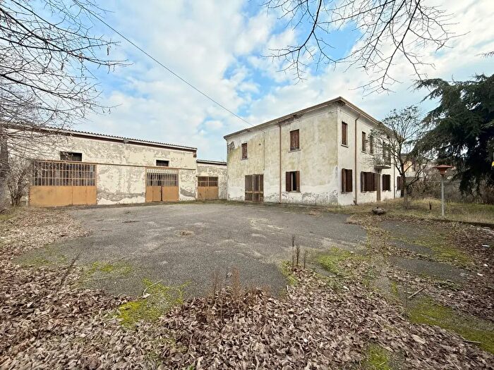 Casa con 5 locali in vendita in Via Quattro Novembre, Solesino