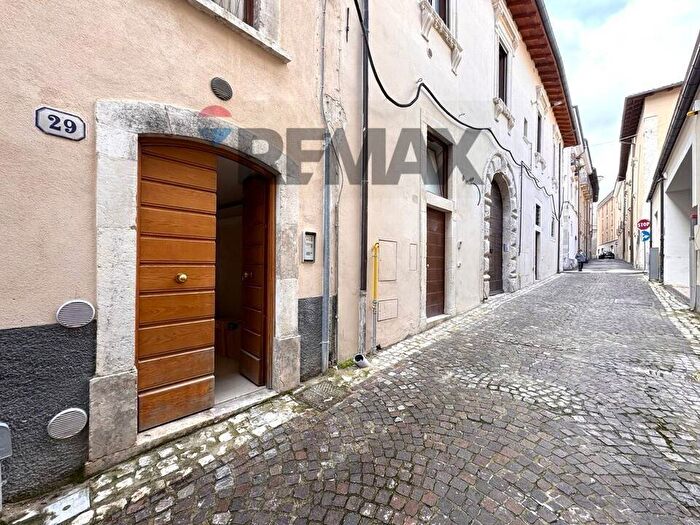 Appartamento quadrilocale in affitto in Via Crispomonti, Villa Comunale, LAquila