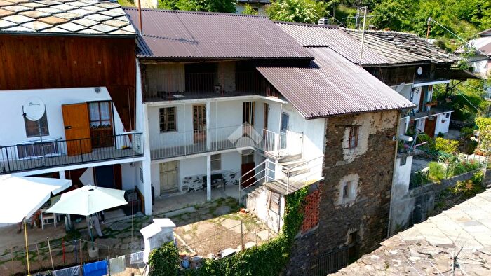 Casa con 5 locali in vendita in Borgata Roccette, Giaveno