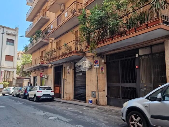 Appartamento trilocale in vendita in Via Grassi Bertazzi, Acireale