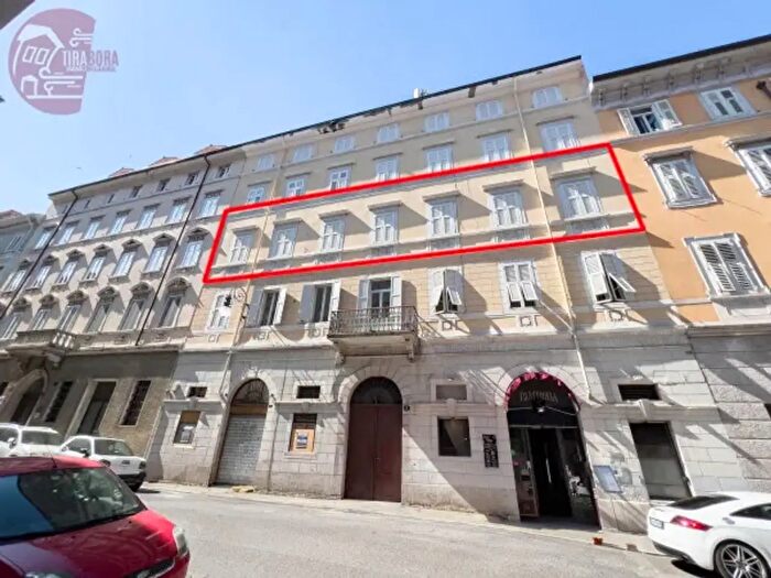 Appartamento con 6 locali in vendita in Via del Lazzaretto Vecchio, Trieste