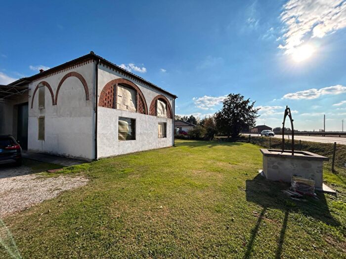 Casa con 5 locali in vendita in Via Bologna, Ferrara