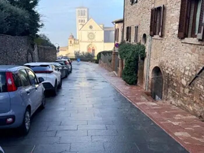 Casa trilocale in vendita in Via Cardinale Raffaele Merry del Val, Assisi