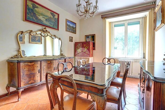 Appartamento trilocale in vendita in Via Appia Nuova, Roma