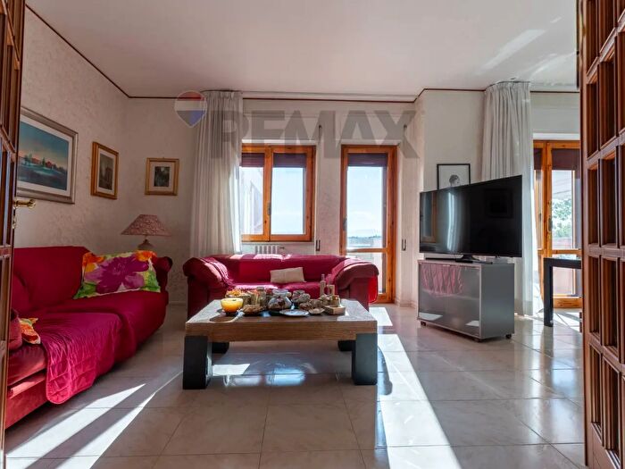 Appartamento con 5 locali in vendita in Via Martiri di Via Fani, Foggia