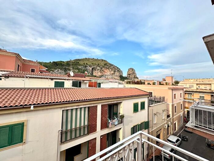 Appartamento quadrilocale in vendita in Via Alessandro Volta, Terracina