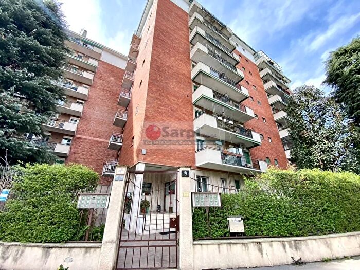 Appartamento trilocale in vendita in Viale San Gimignano, Milano