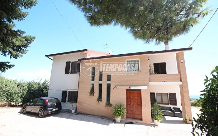 Casa con 10 locali in vendita in SantElpidio A Mare