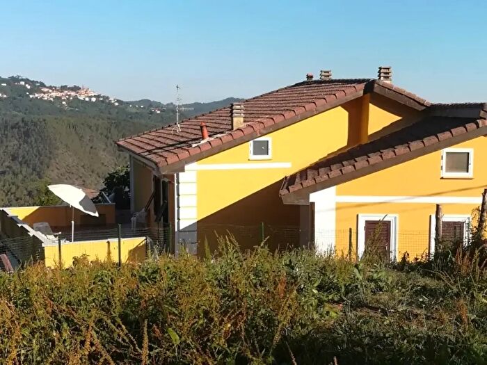 Casa con 9 locali in vendita in Zignago